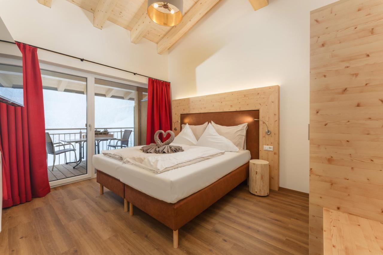 Studio with Balcony,1498636861:JPEG