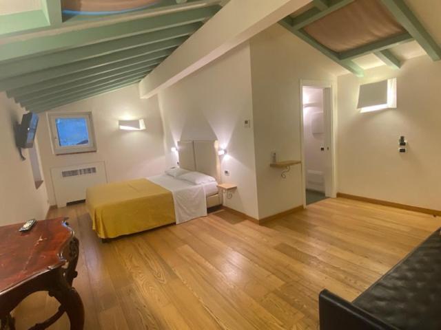Superior Double Room Balcony Lake View