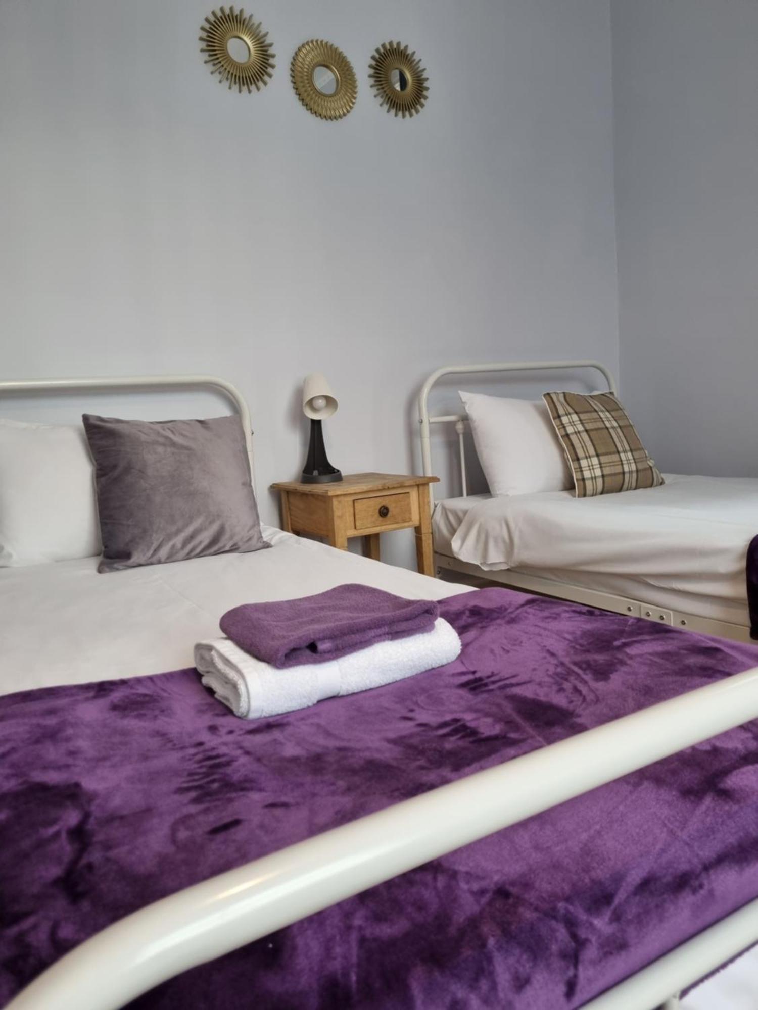 Twin Room,1499695258:JPEG