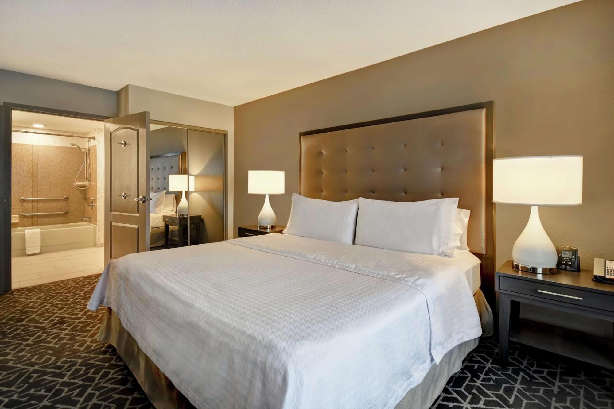 One-Bedroom King Suite - Non-Smoking,1498591426:JPEG