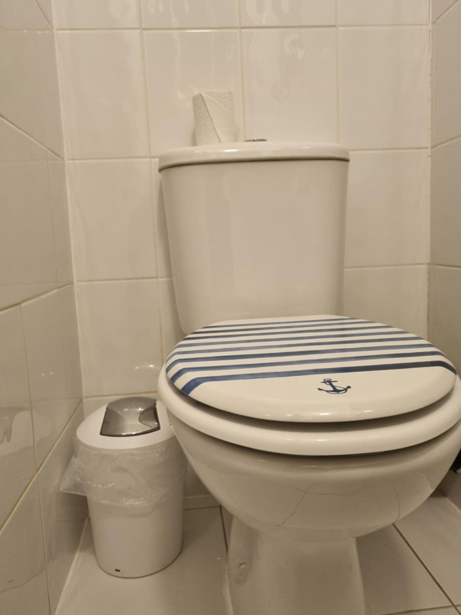 Single Room Private External Bathroom