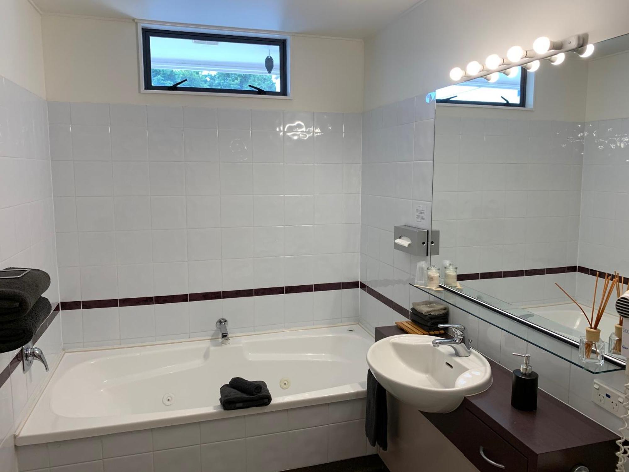 Two-Bedroom Suite,1499927374:JPEG