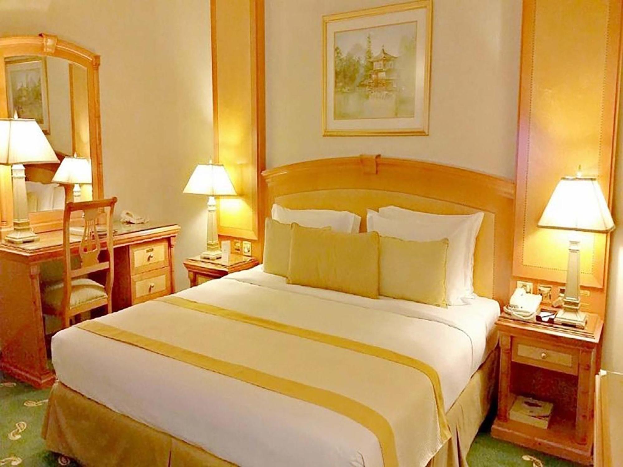 Deluxe Double or Twin Room on F&B