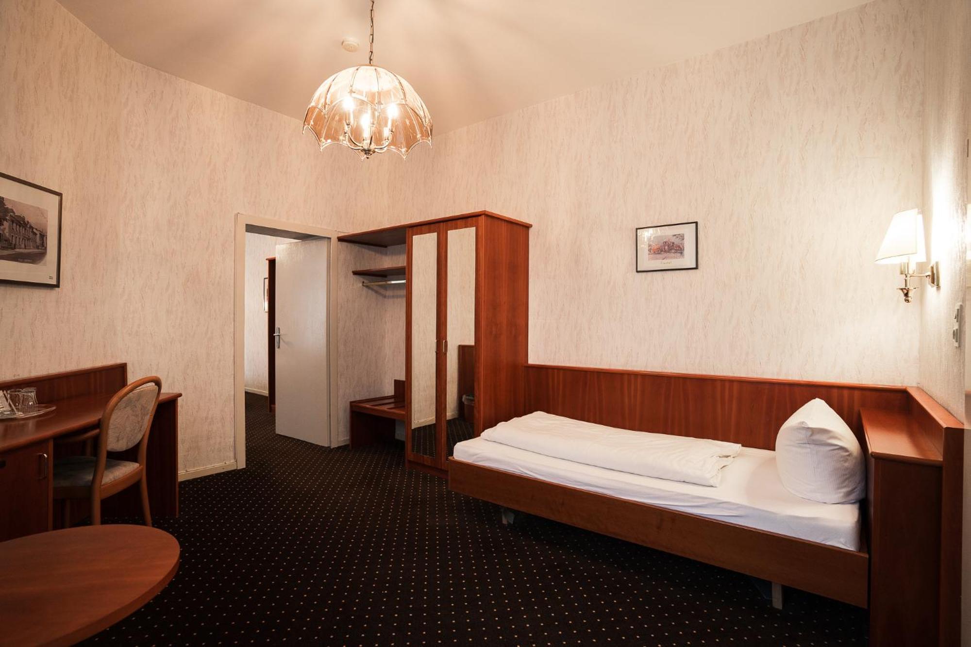 Triple Room with Private Bathroom,1522657993:JPEG