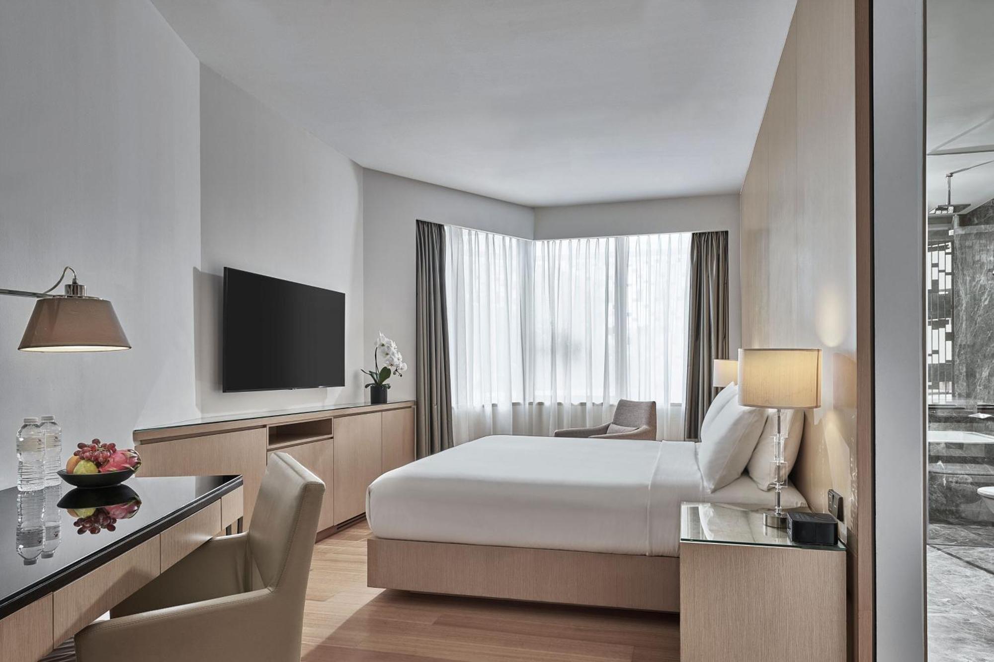 Family Two Bedroom Suite with Pool Access/Club Lounge Access