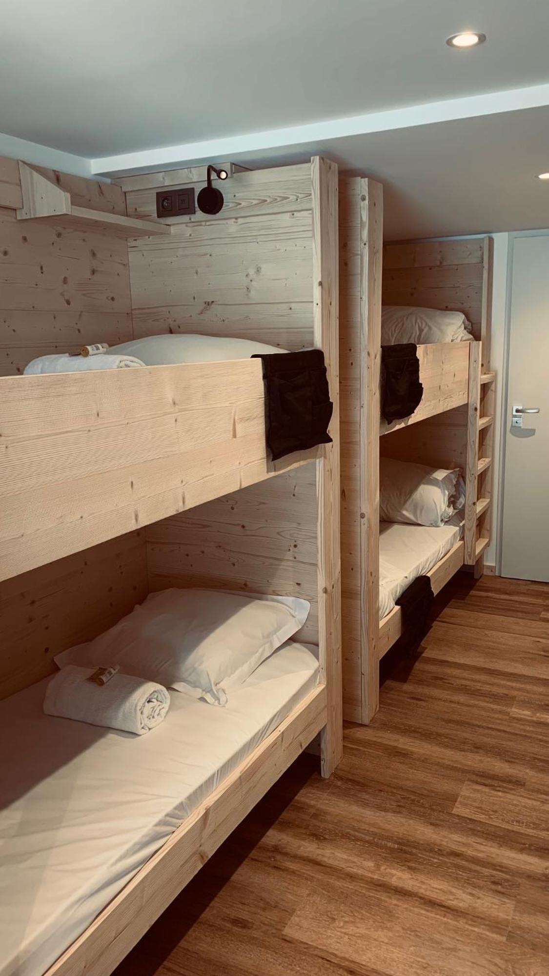 Single Bed in Mixed Dormitory Room,1531076014:JPEG