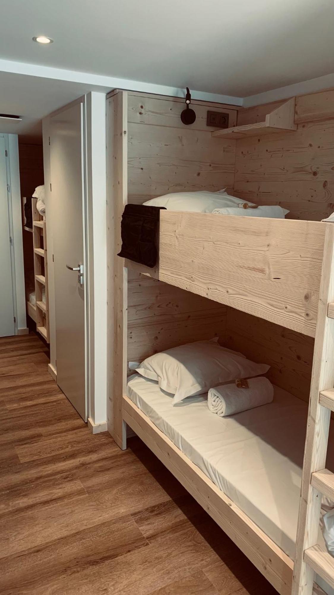 Single Bed Mixed Dormitory Room