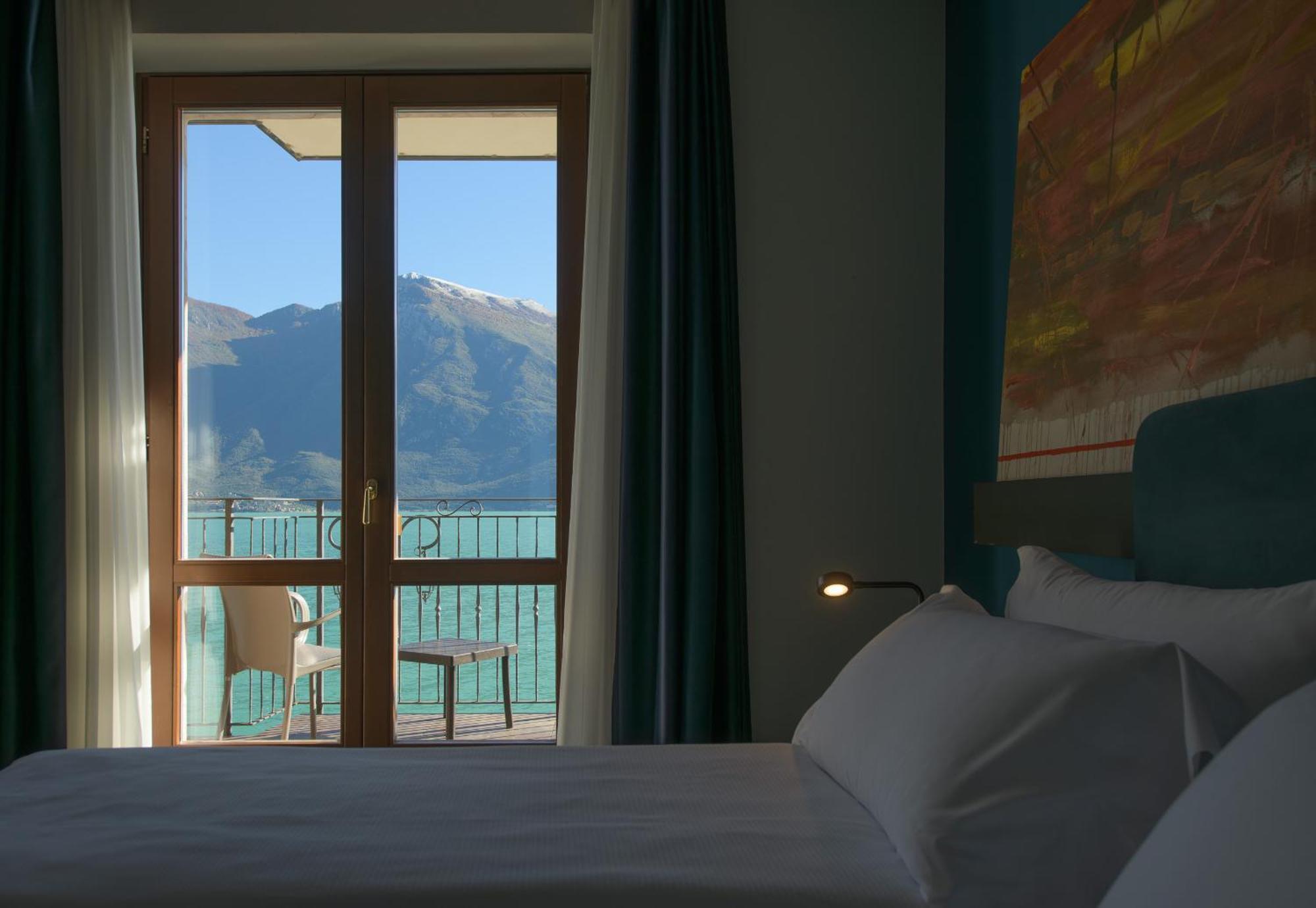 Deluxe Double or Twin Room Lake View