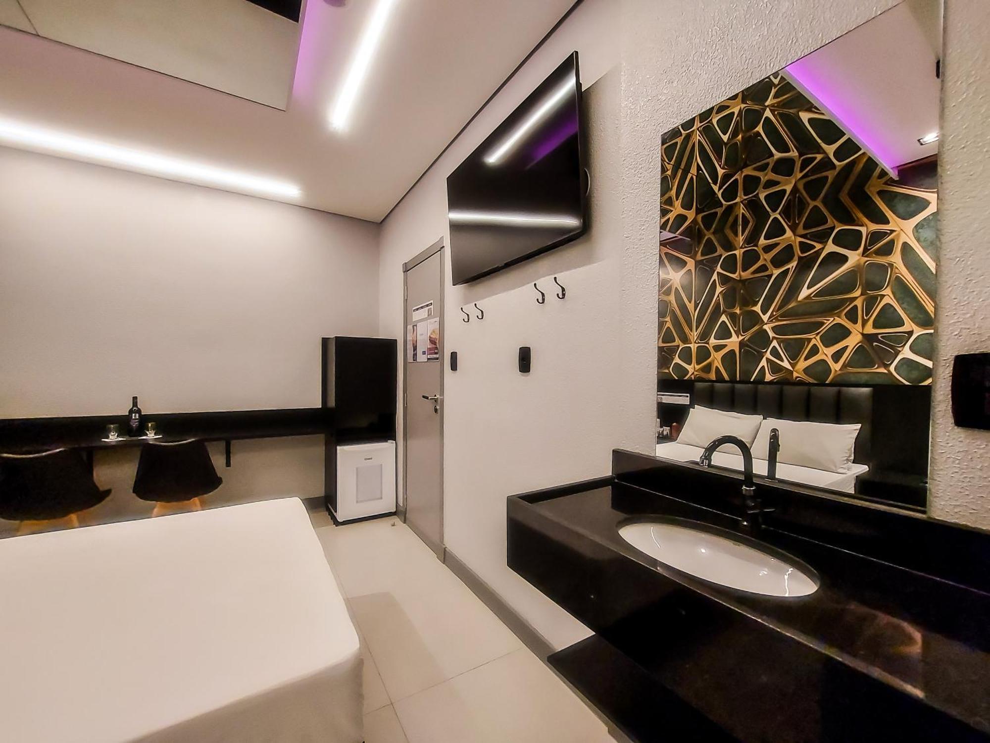 Deluxe Double Room Bath,1535466055:JPEG