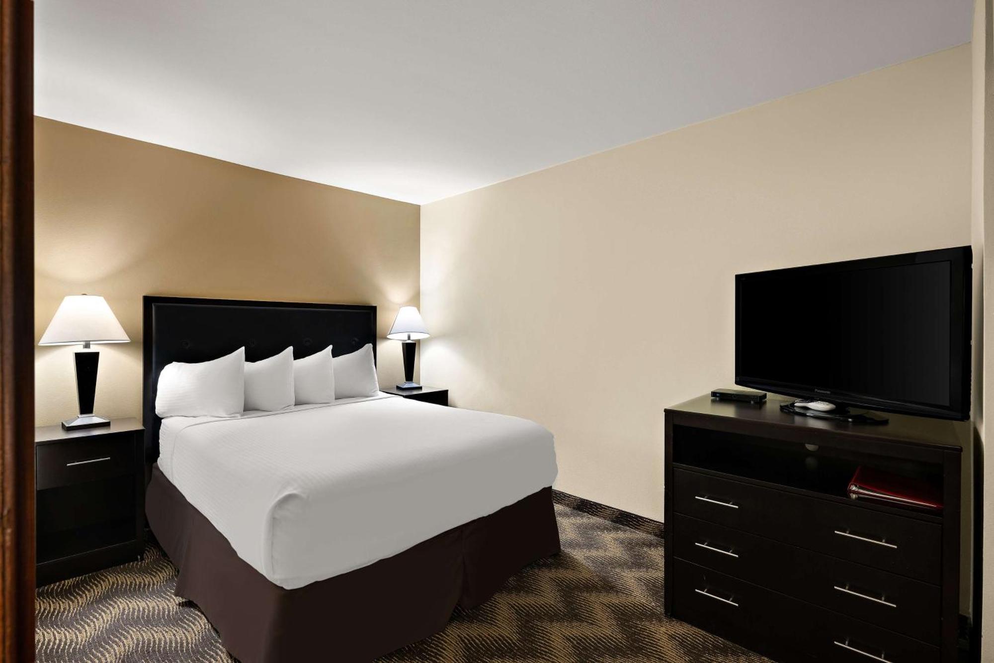 Suite with Three Queen beds