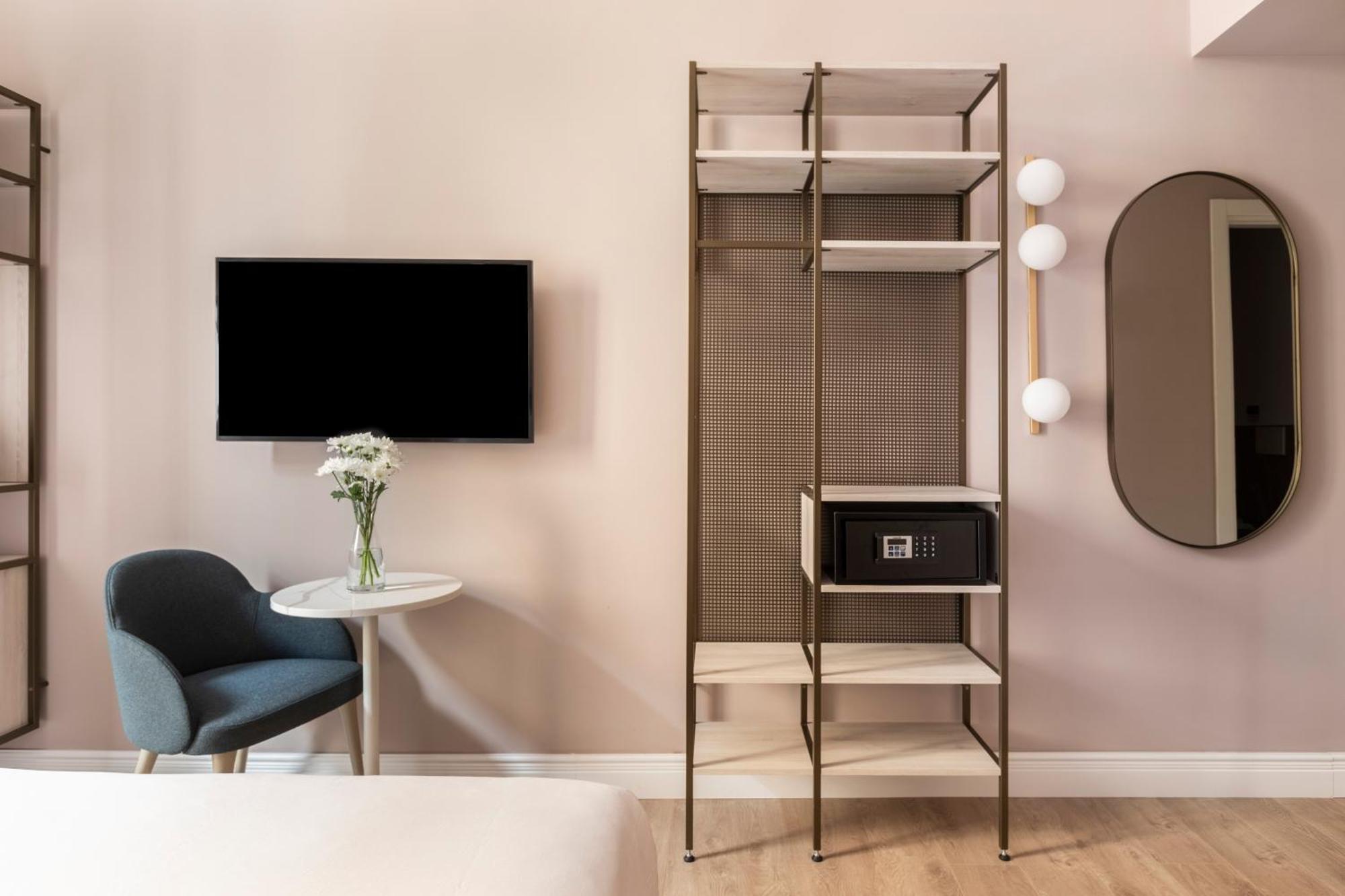 Medium Room Extra Single Bed