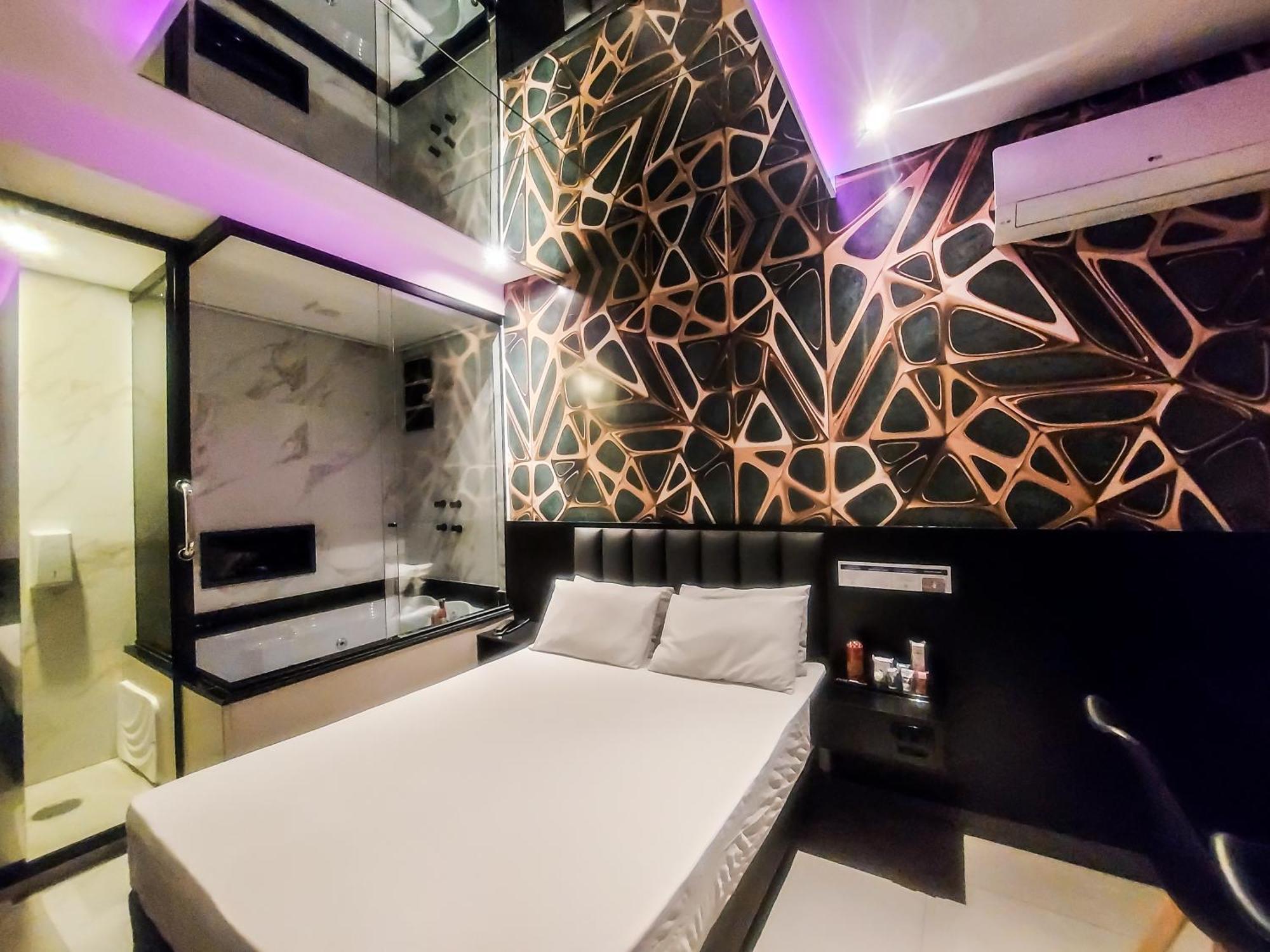 Deluxe Double Room Bath