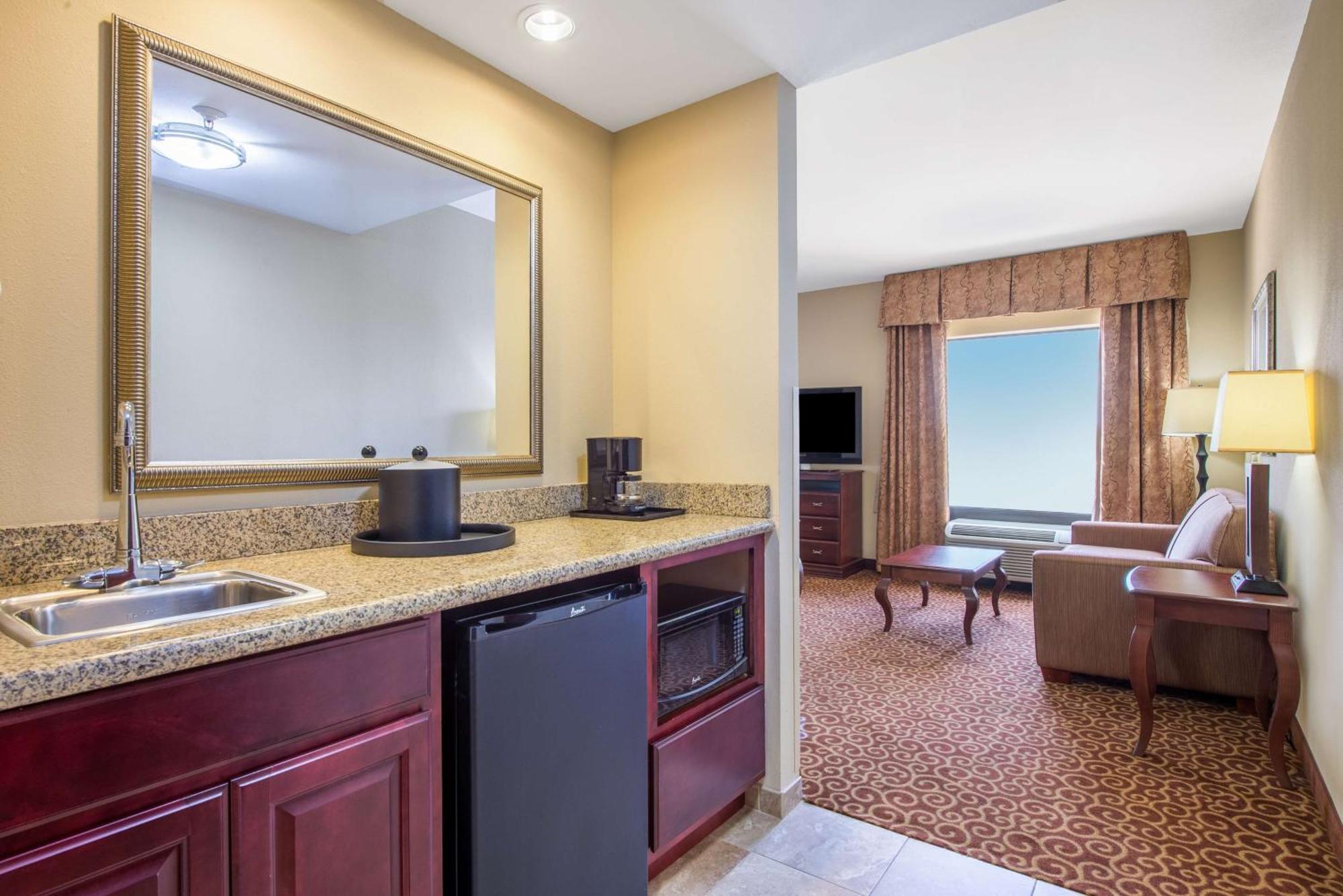 Queen Studio Suite with Two Queen Beds - Non-Smoking,1548563605:JPEG