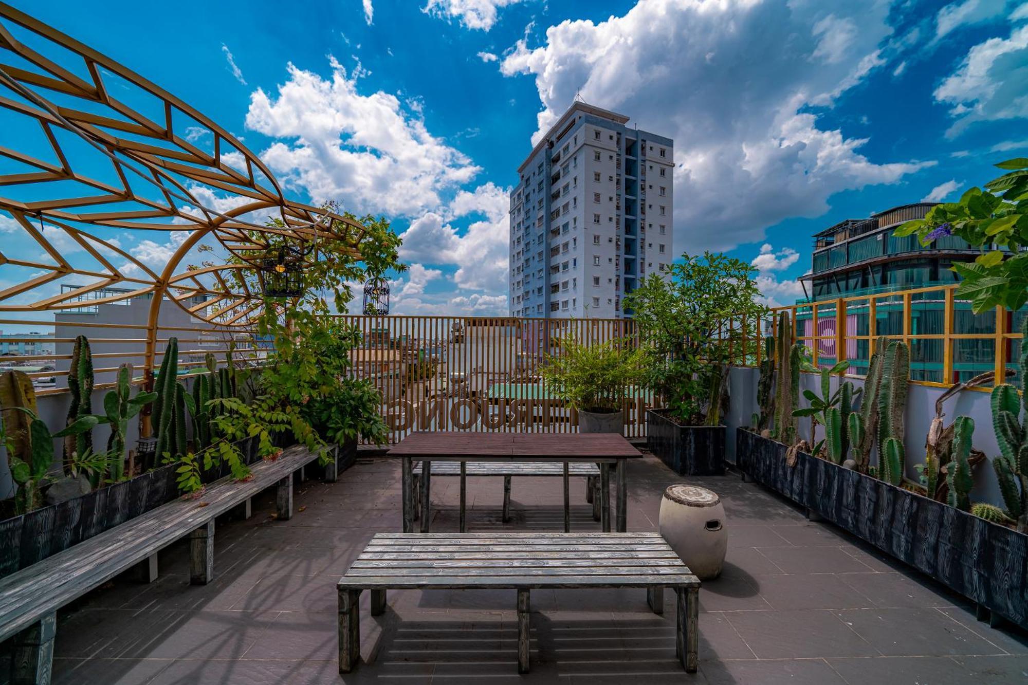 Queen Room Garden View