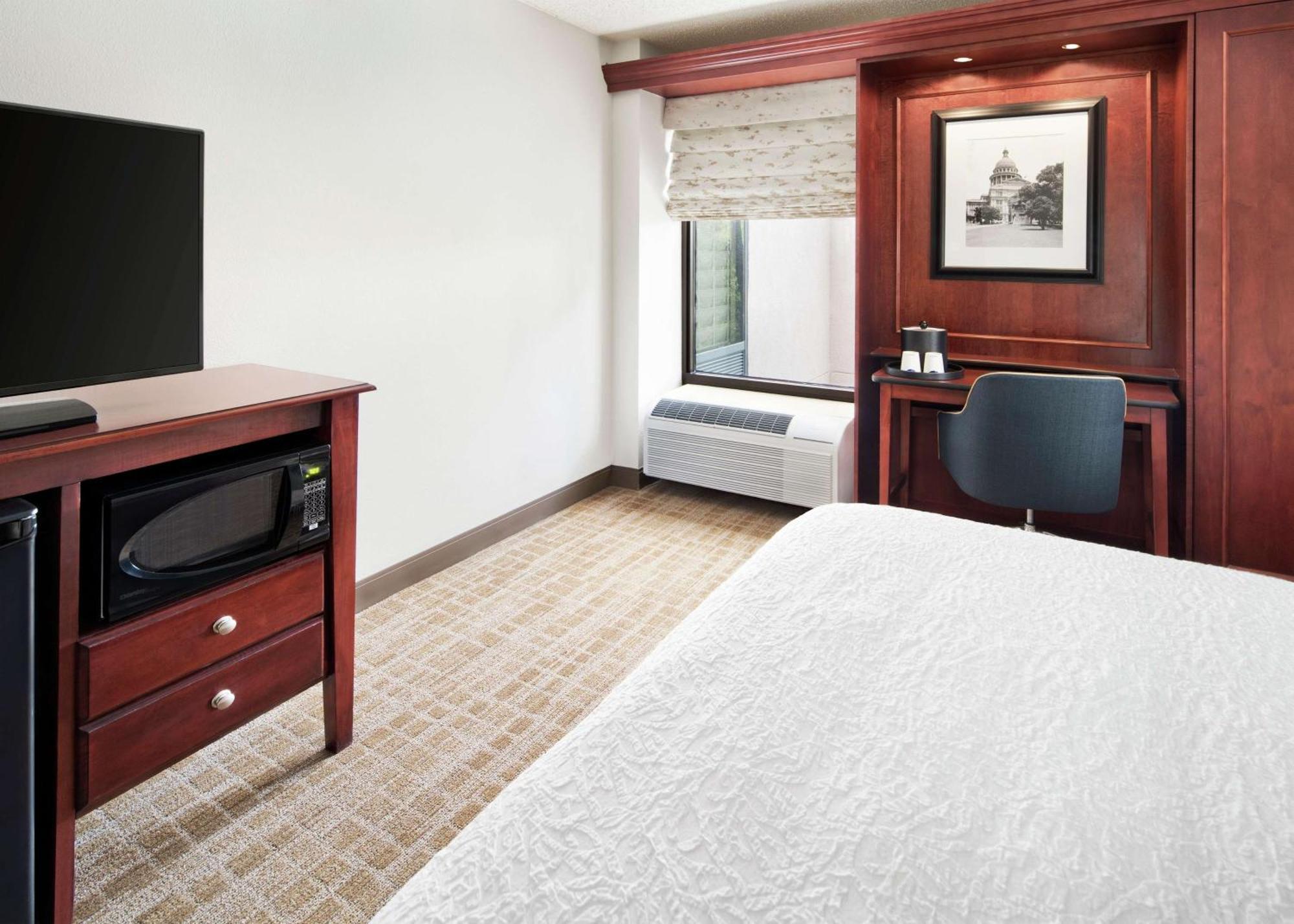 Queen Room Tub Mobility or Hearing Accessible or Non-Smoking,1705684670:JPEG