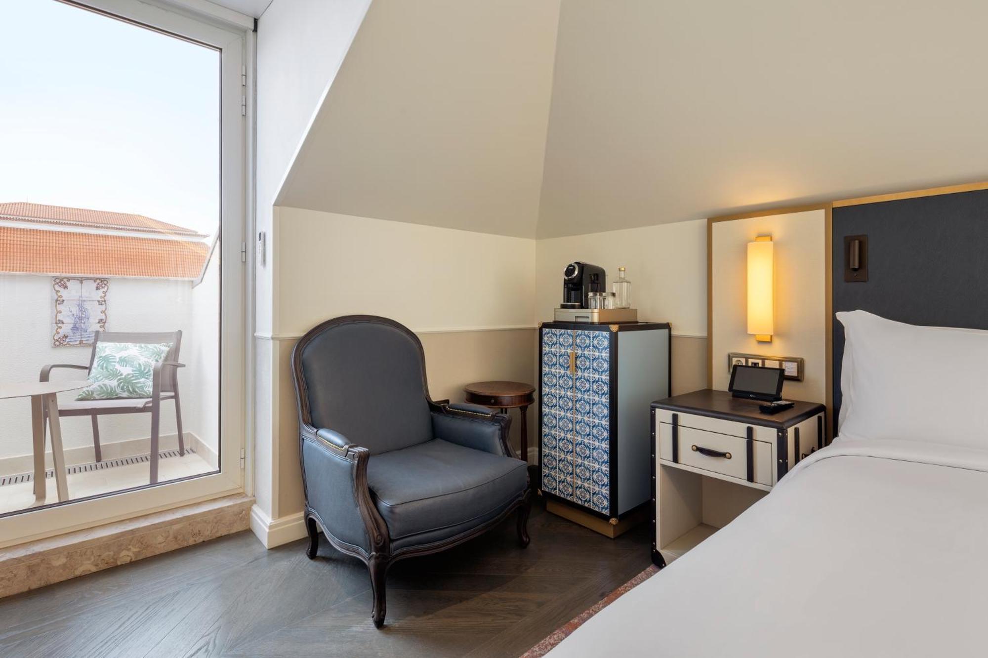 King Premium Corner Room with View and Balcony,1552459654:JPEG