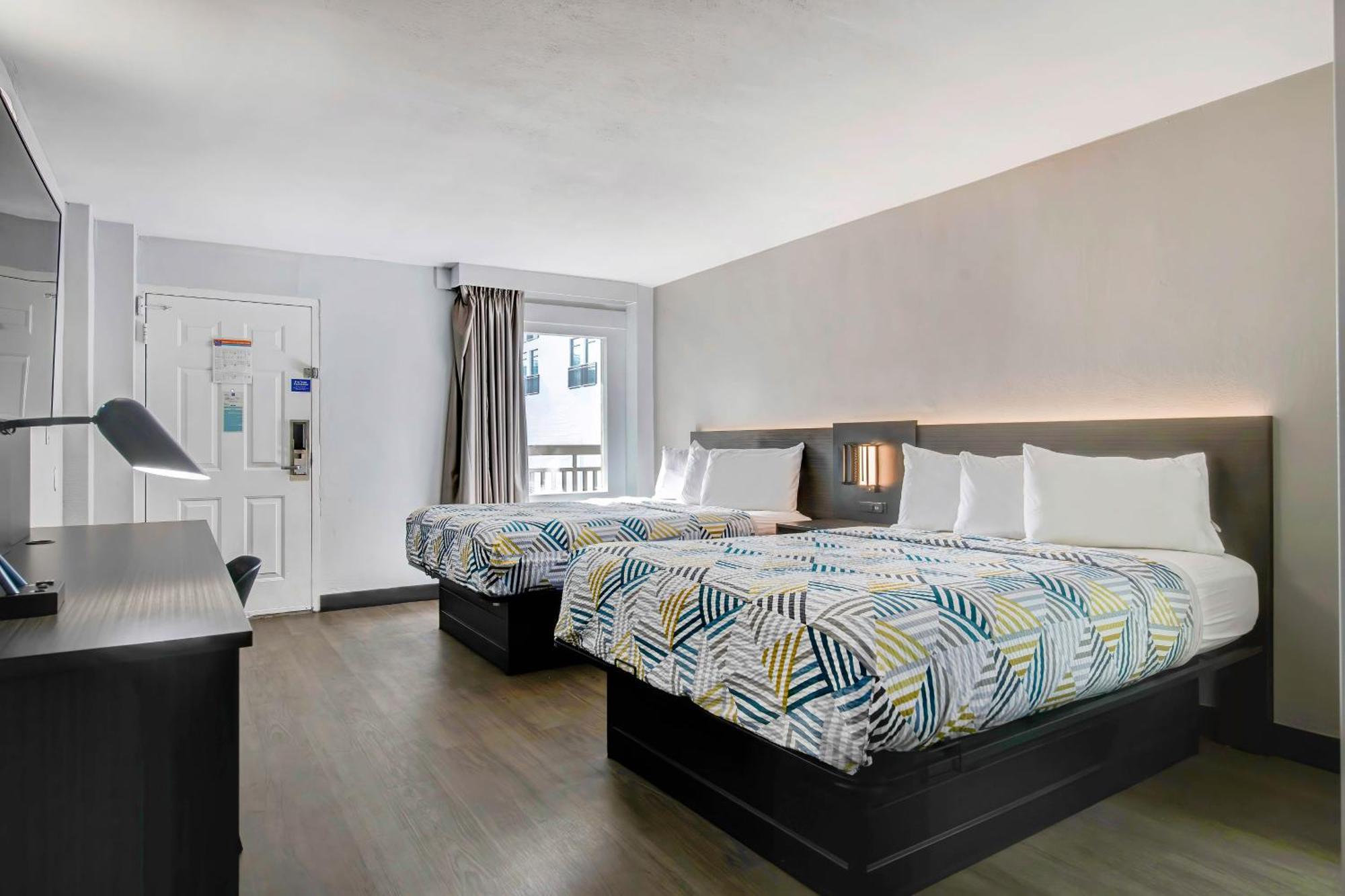 Deluxe Queen Room with Two Queen Beds - Non-Smoking