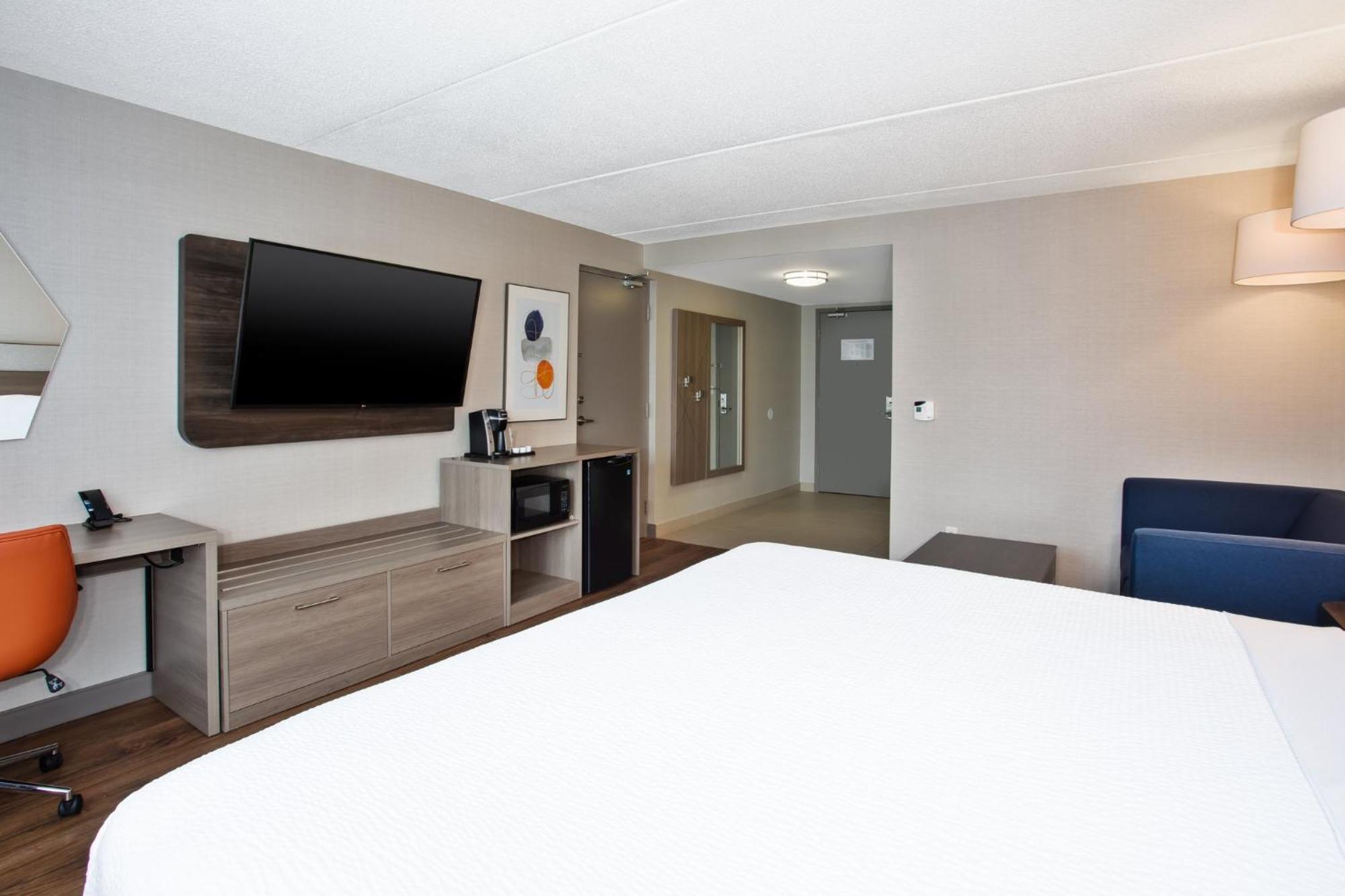 Chambre Lit King-Size Standard avec Douche Accessible en Fauteuil Roulant - Adaptée aux Personnes à Mobilité Réduite
