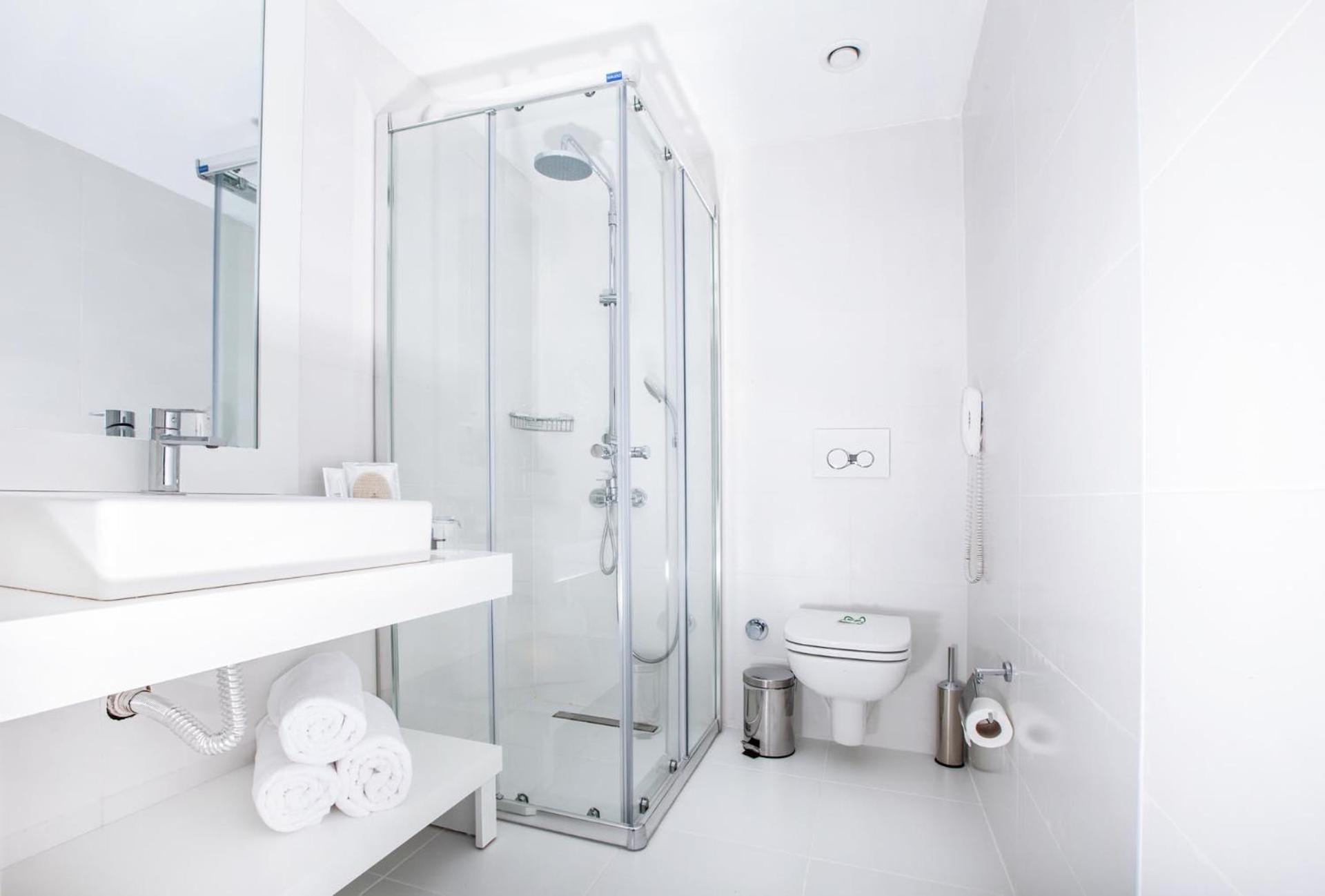Standard Comfort Room