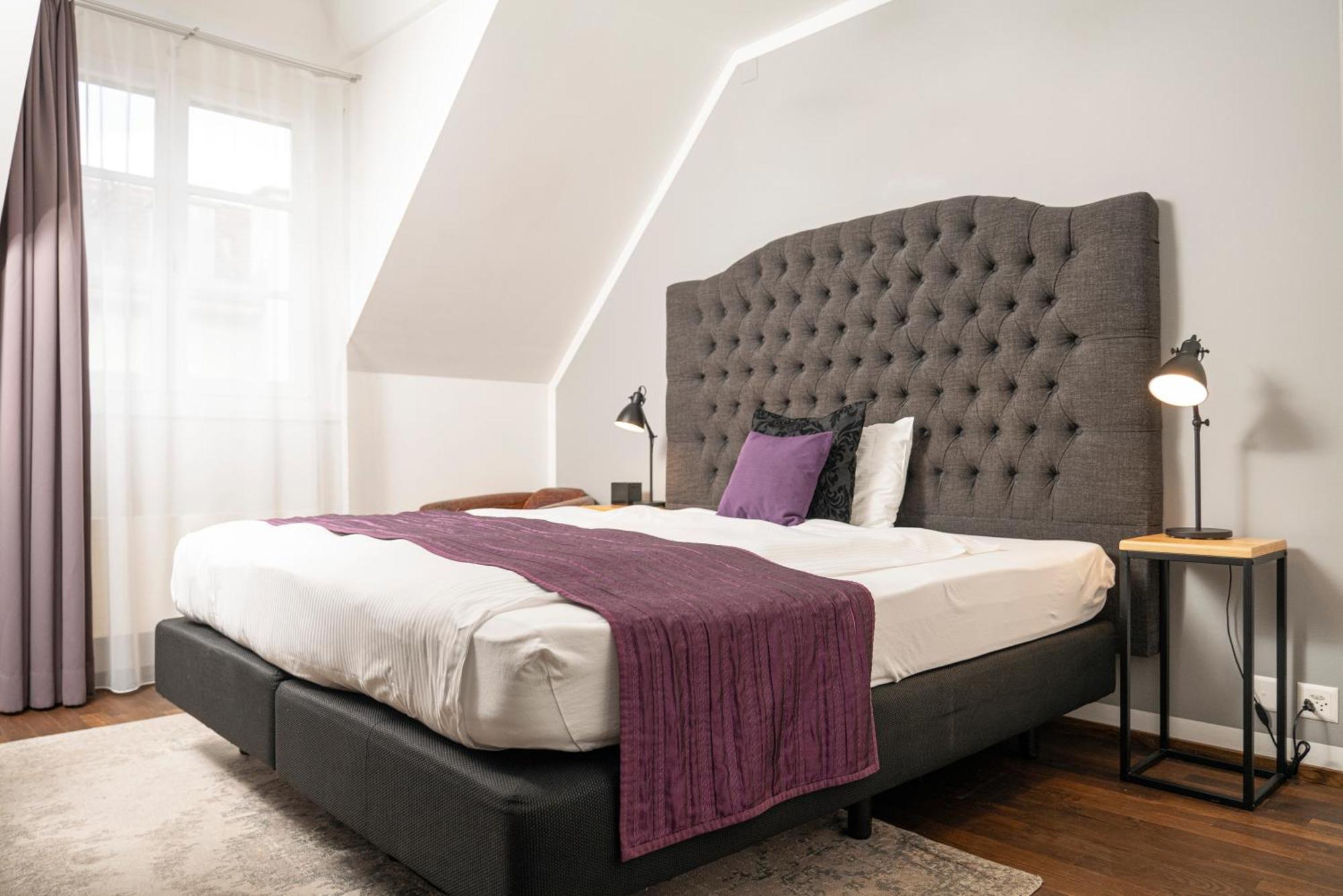 Double Room,1562927593:JPEG