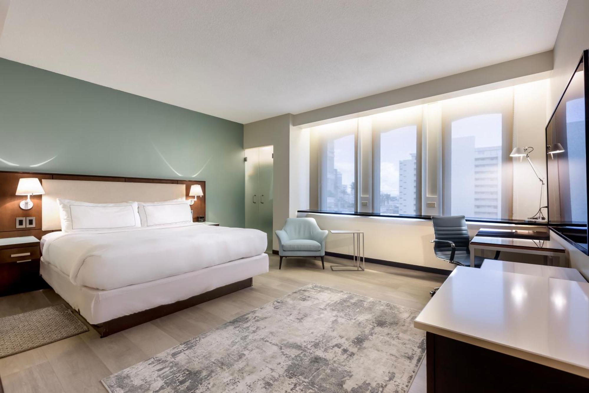 Corner King Room