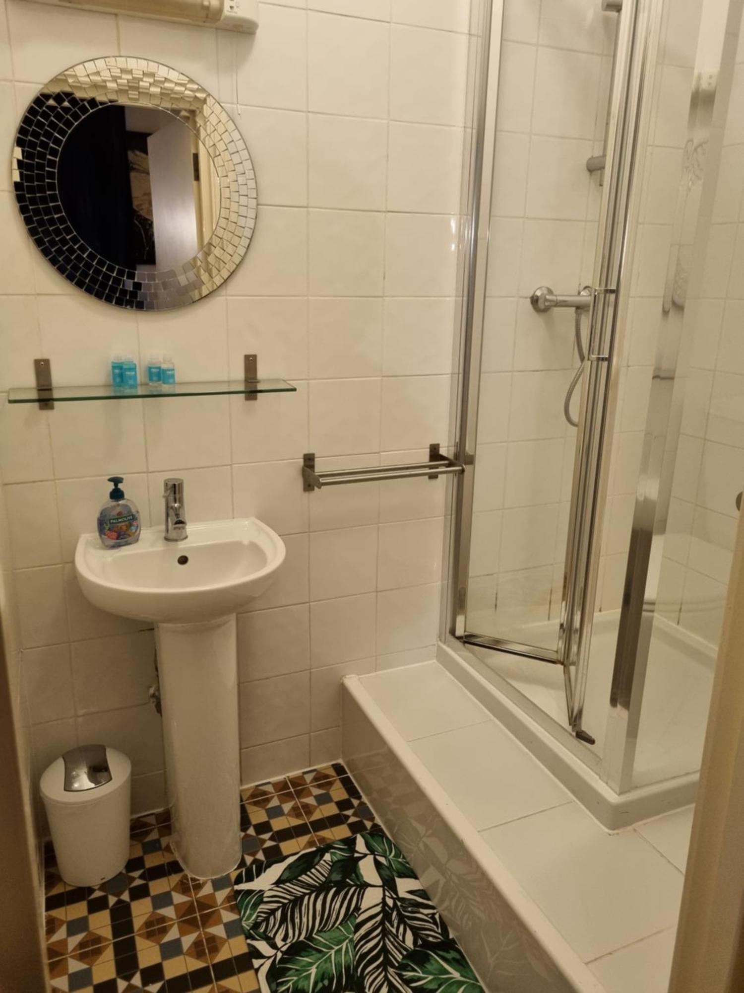 Single Room Private External Bathroom