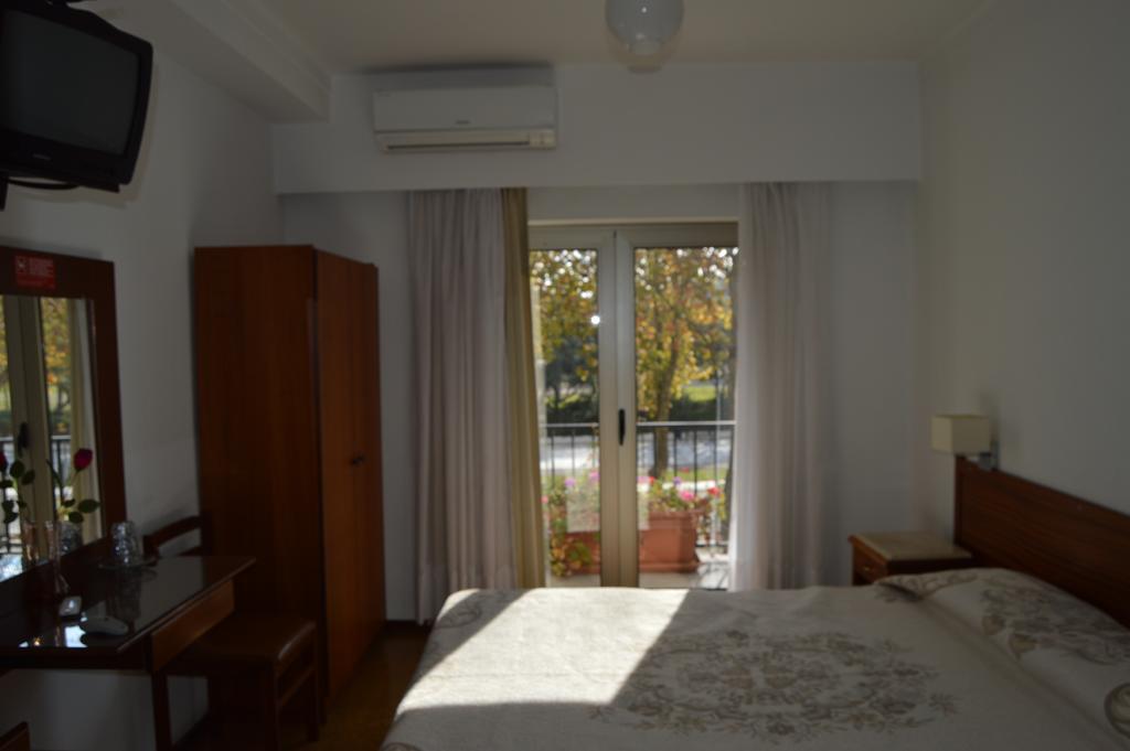 Quarto com Cama de Casal ou 2 de Solteiro