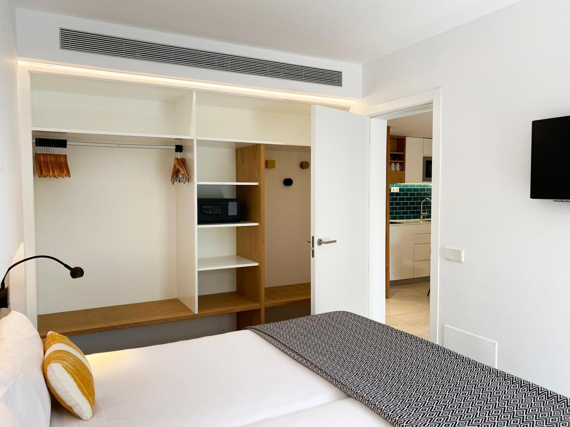 Select One-Bedroom Apartment
