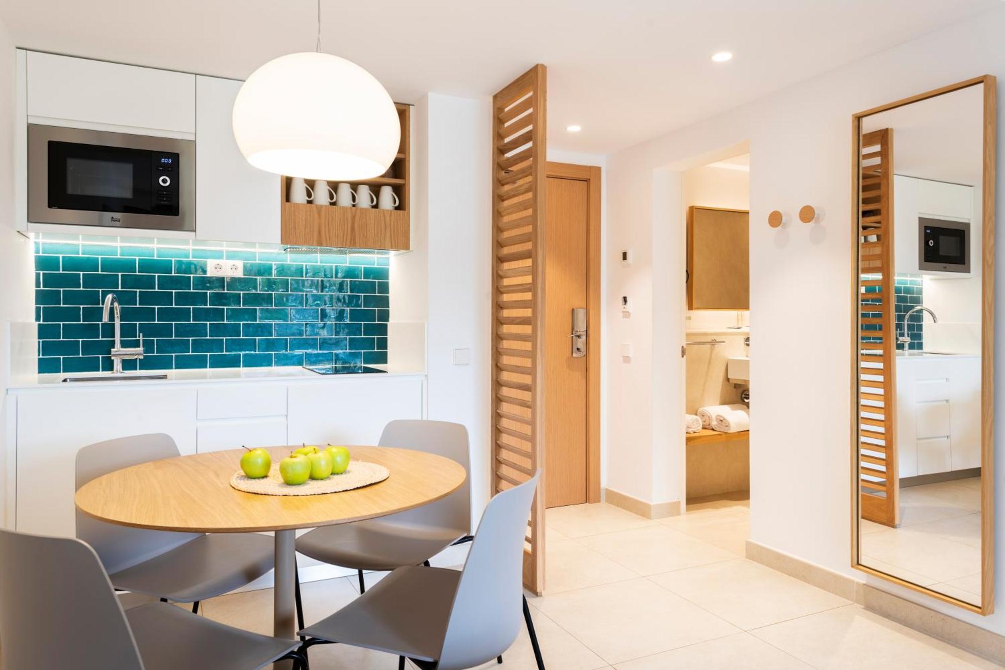 Select One-Bedroom Apartment