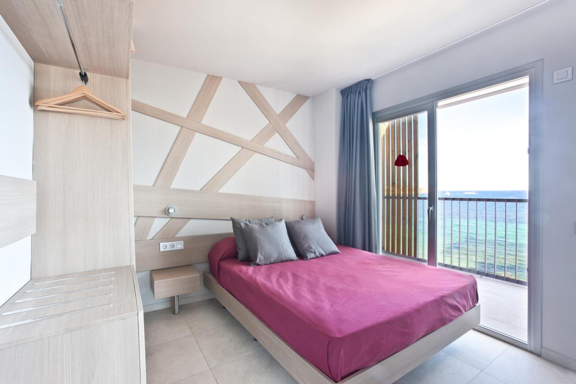 One-Bedroom Apartment Sea View