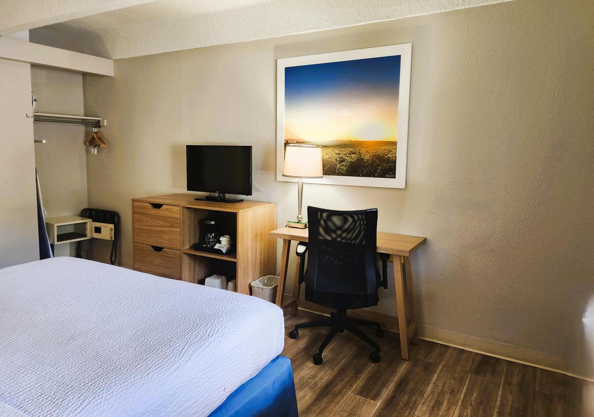 King Room Mobility Access or Non-Smoking