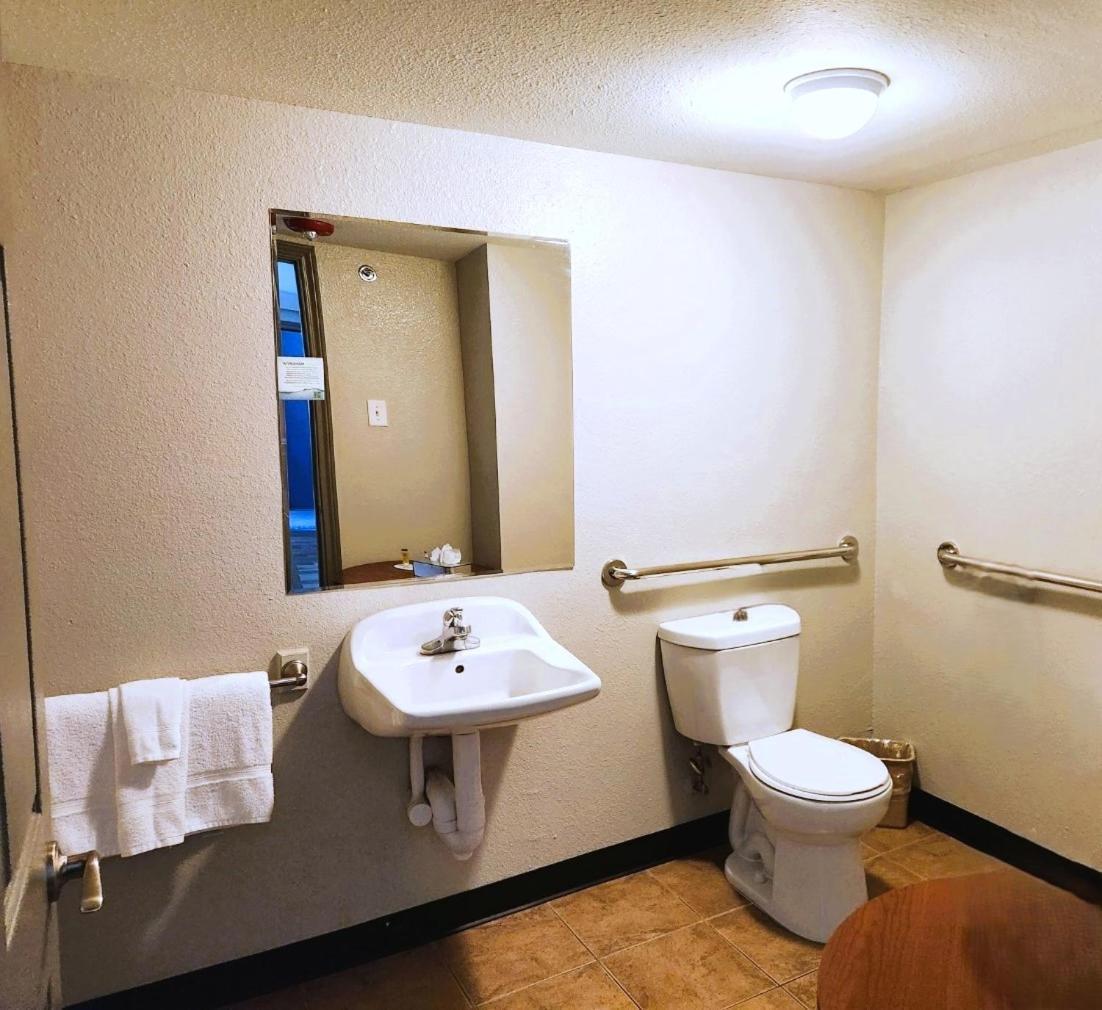 King Room Mobility Access or Non-Smoking