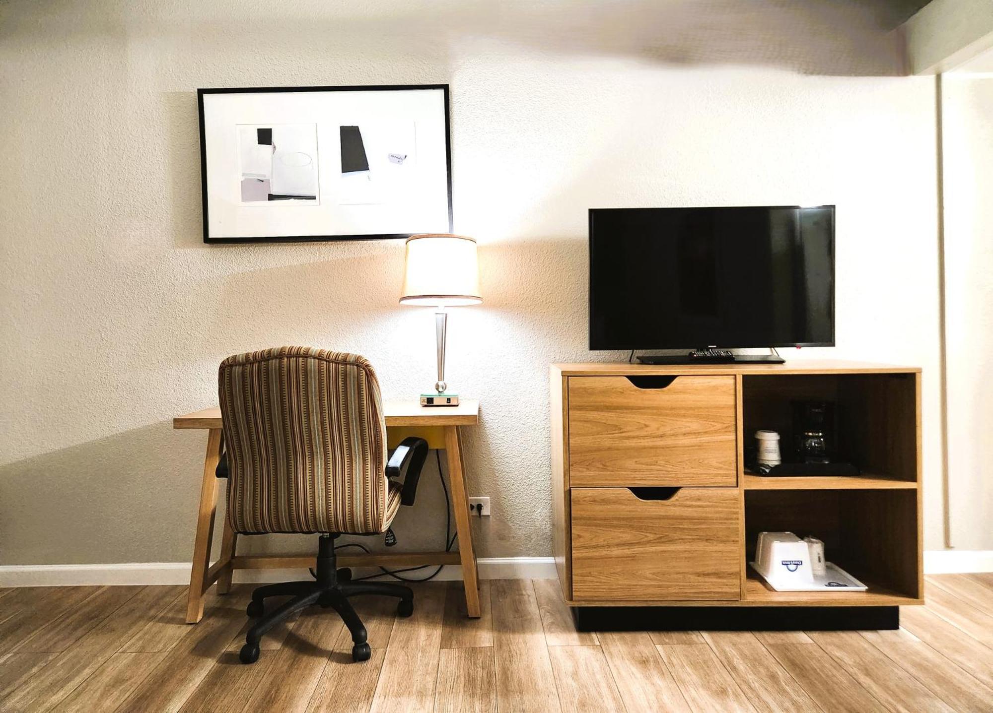 King Room Mobility Access or Non-Smoking