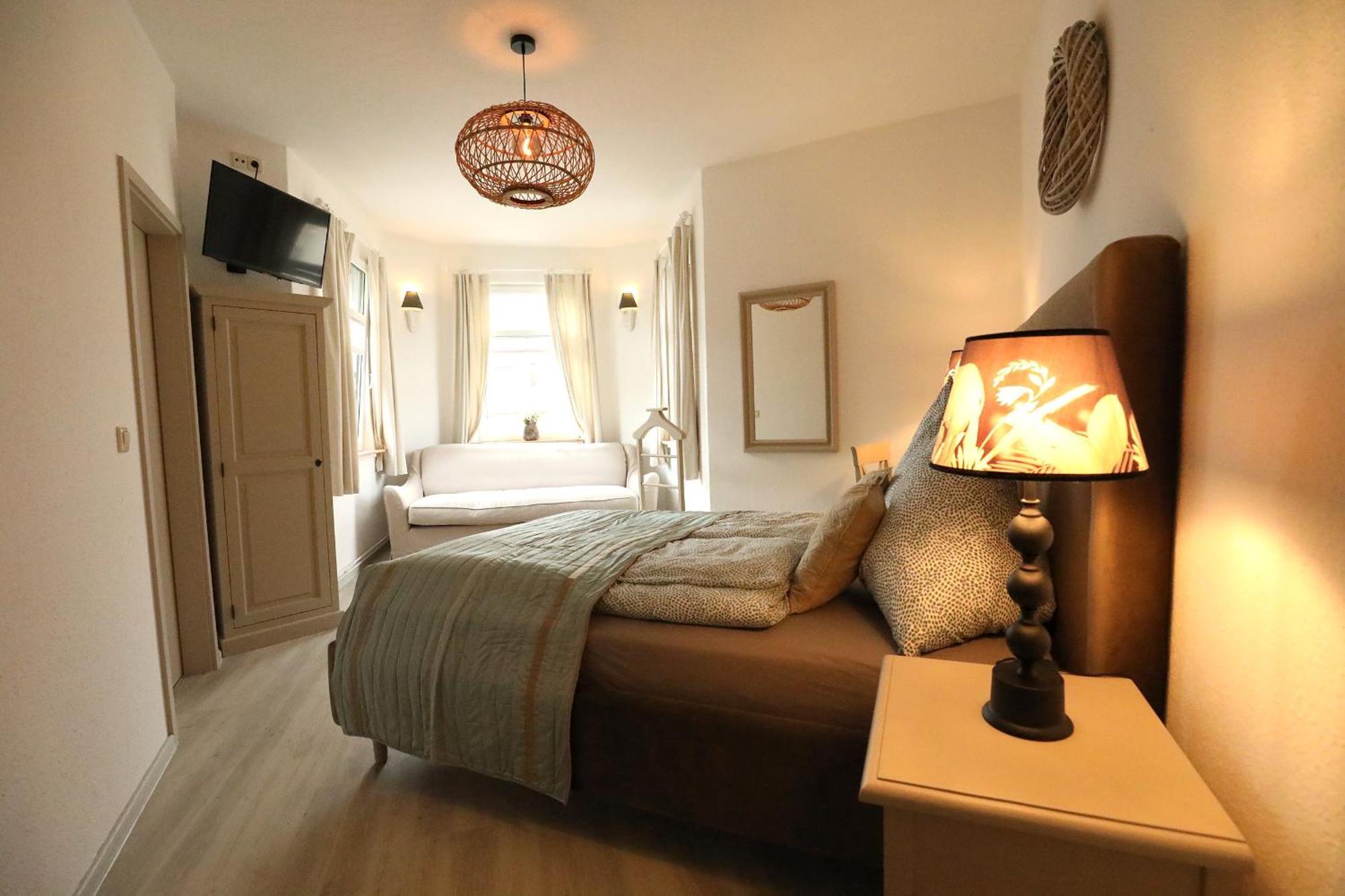Zweibettzimmer mit Bad