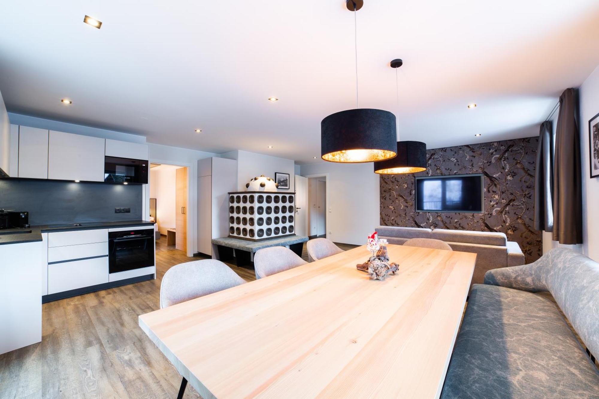 Three-Bedroom Apartment Bath,1598890015:JPEG