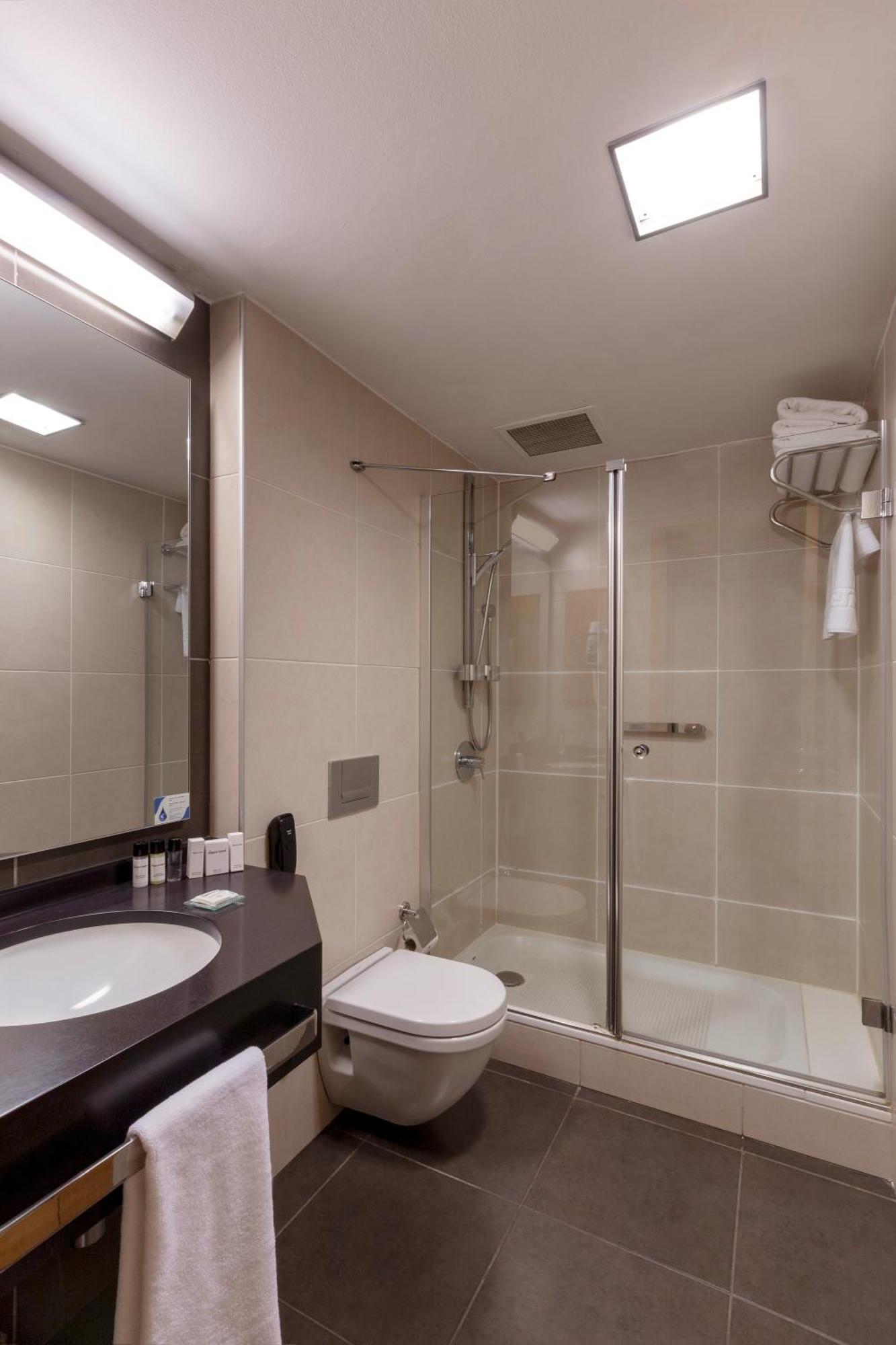 Deluxe Corner Room