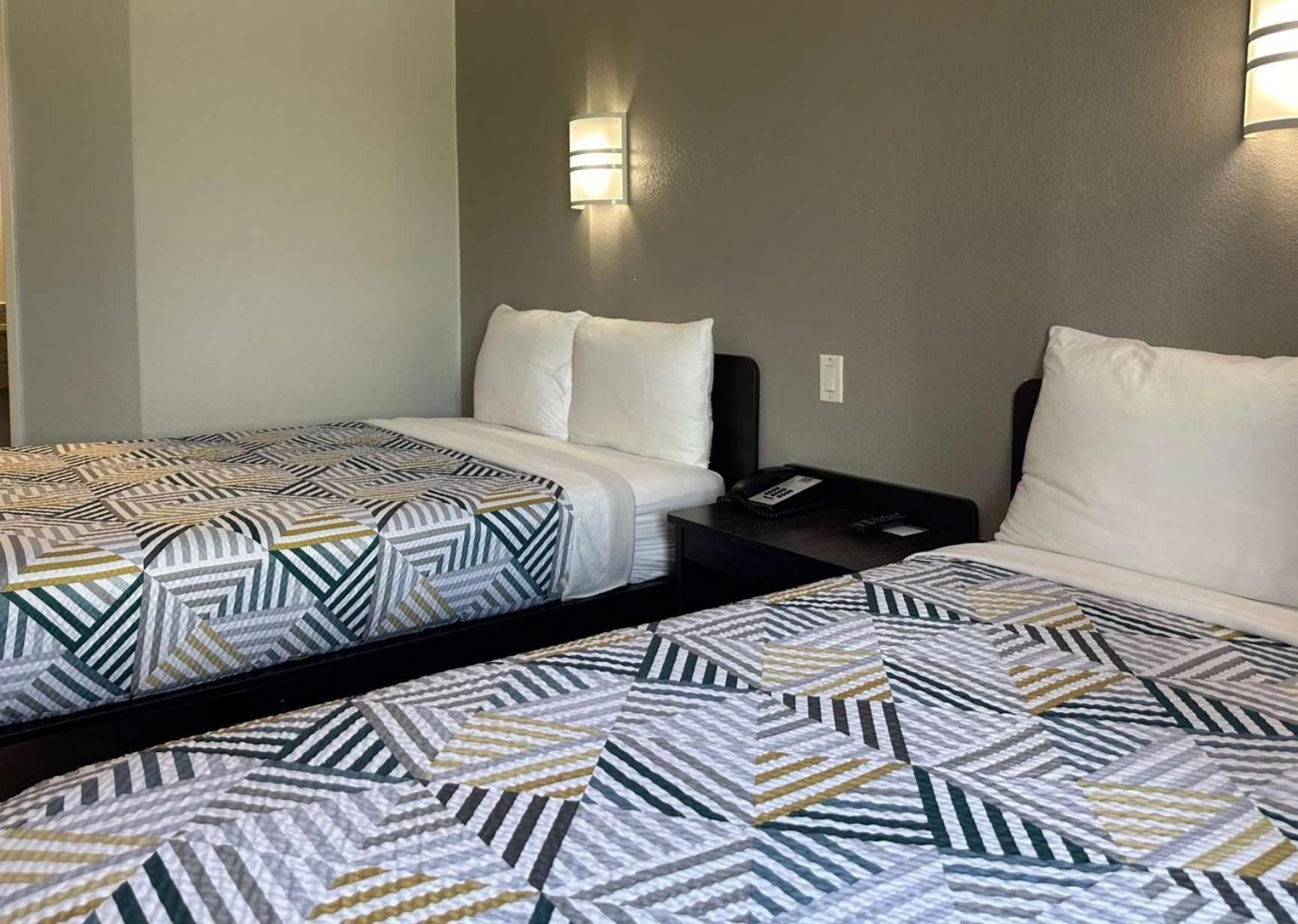 Deluxe Quadruple Room Non-Smoking