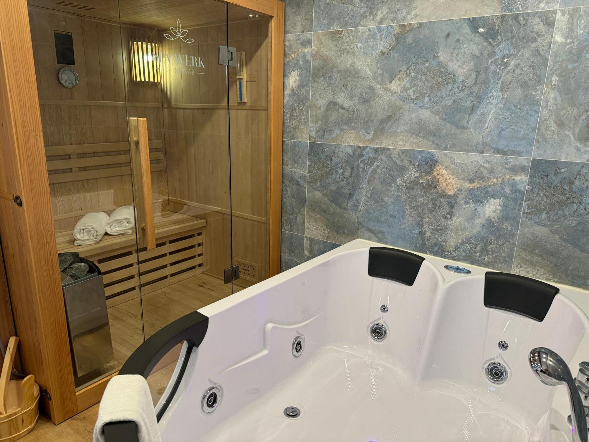 King Suite Spa Bath
