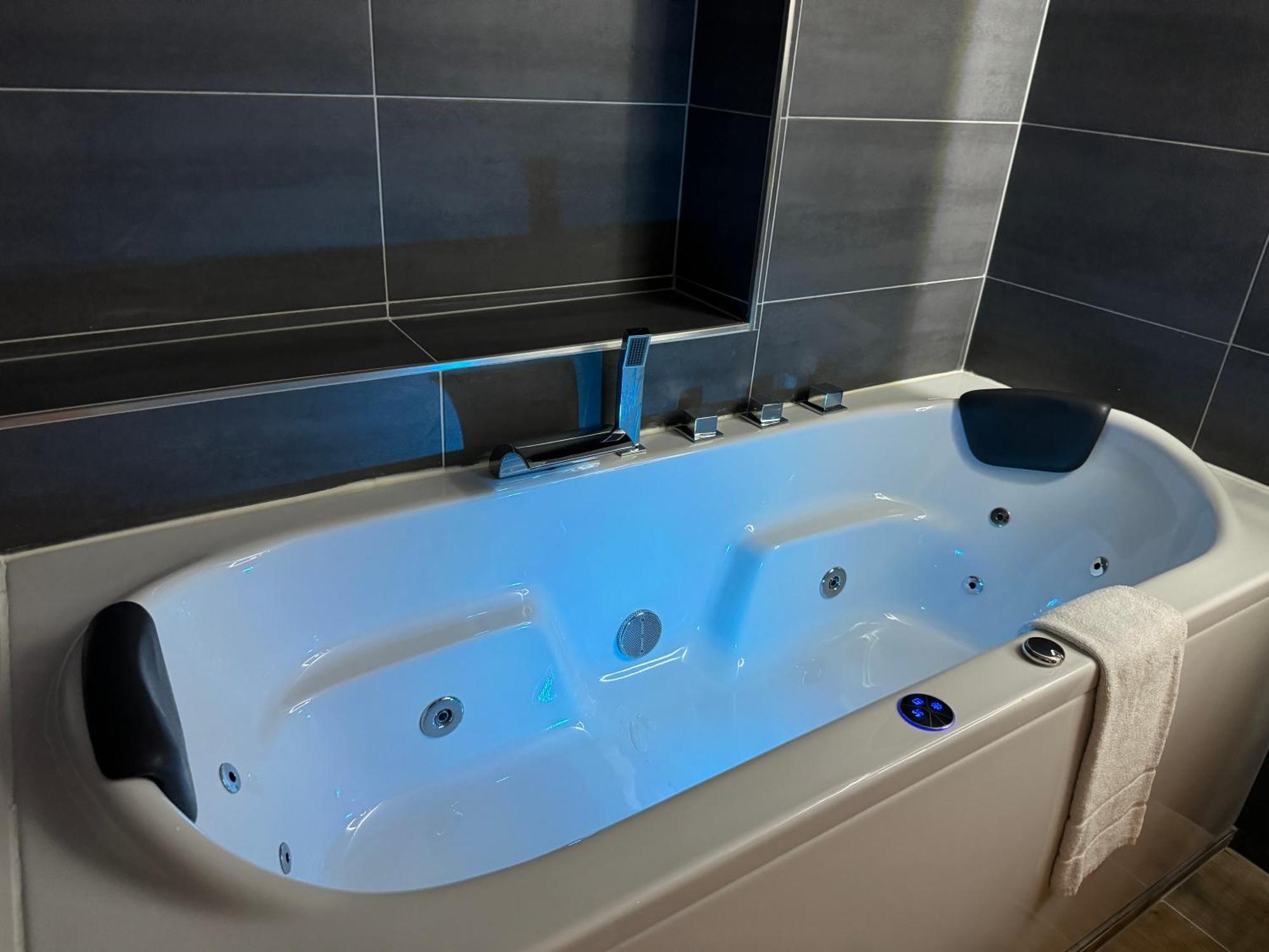 Double Room Spa Bath