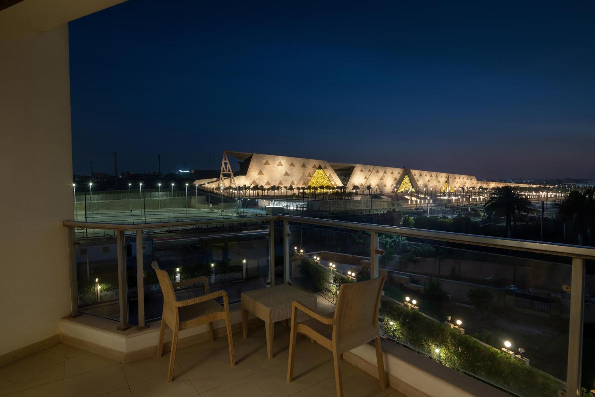 Deluxe Suite Pyramid View