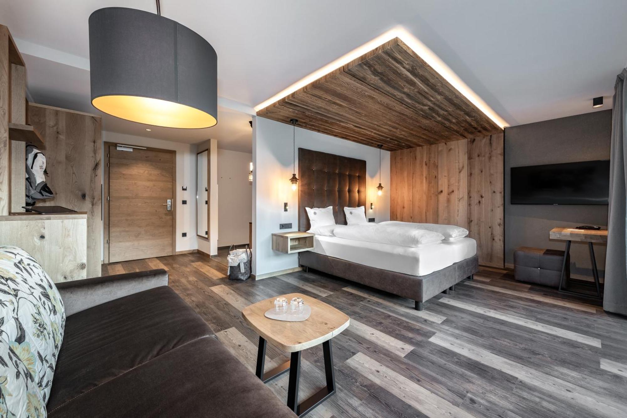 Superior Double Room Balcony Mountain View