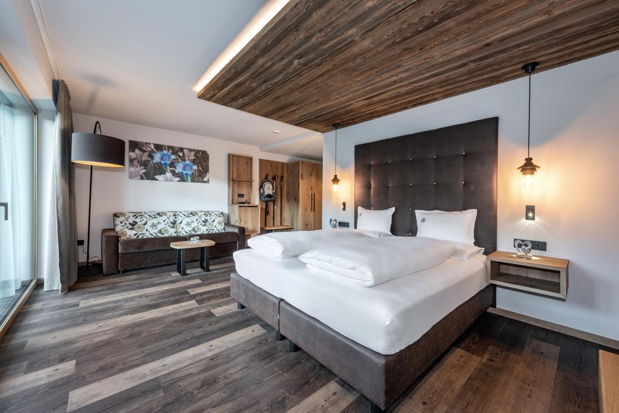 Superior Double Room Balcony Mountain View