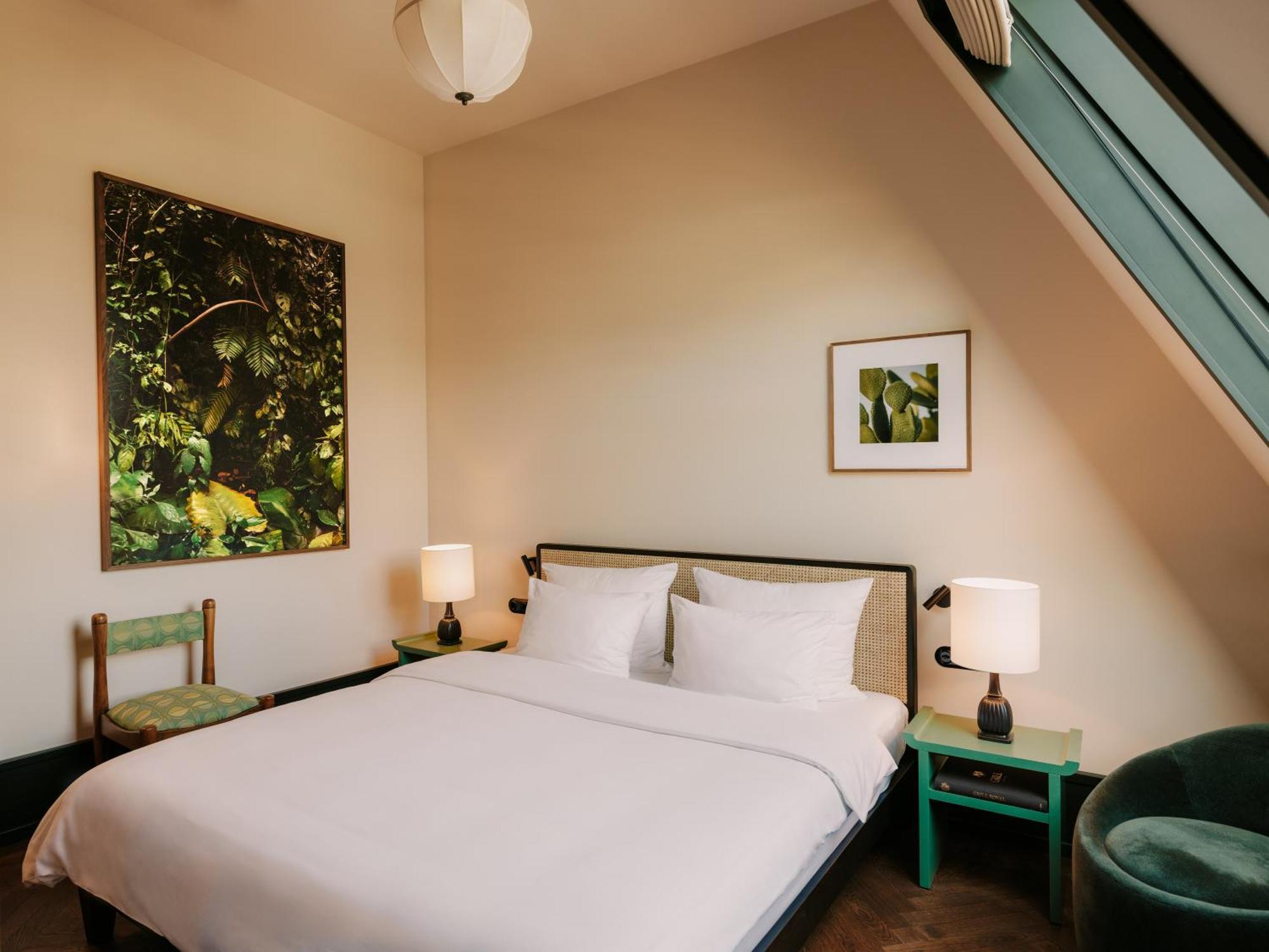 Standard Queen Room