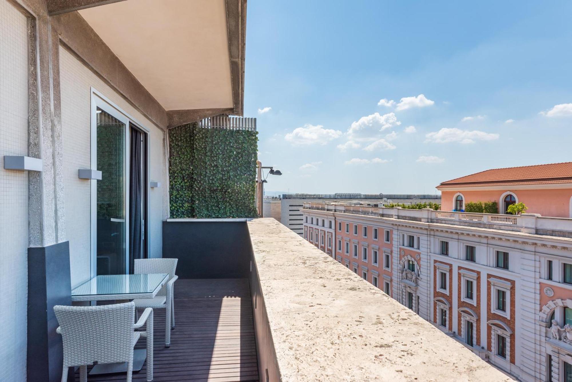 Junior King Suite Terrace City View
