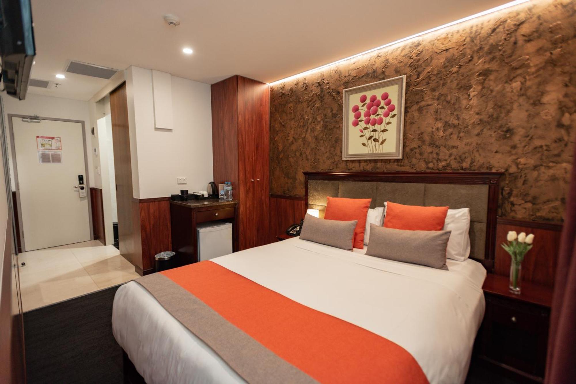 Habitación con cama grande