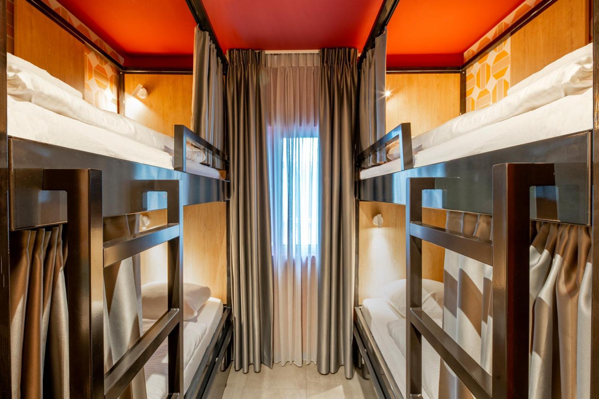 Bed op een Vrouwenslaapzaal met 6 Bedden