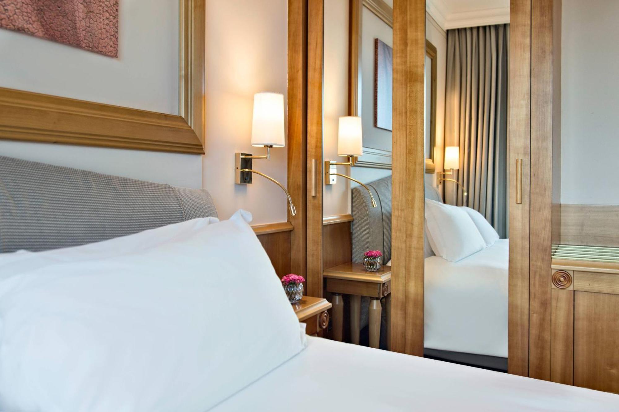 Deluxe, Guest room, 1 King,1632210937:JPEG