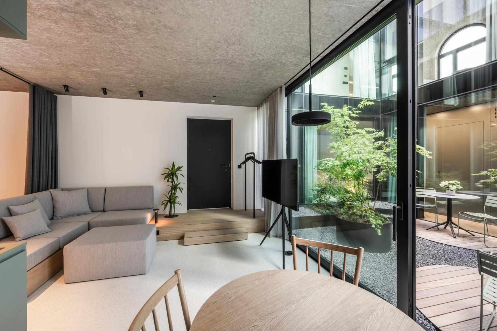 One-Bedroom Apartment Garden