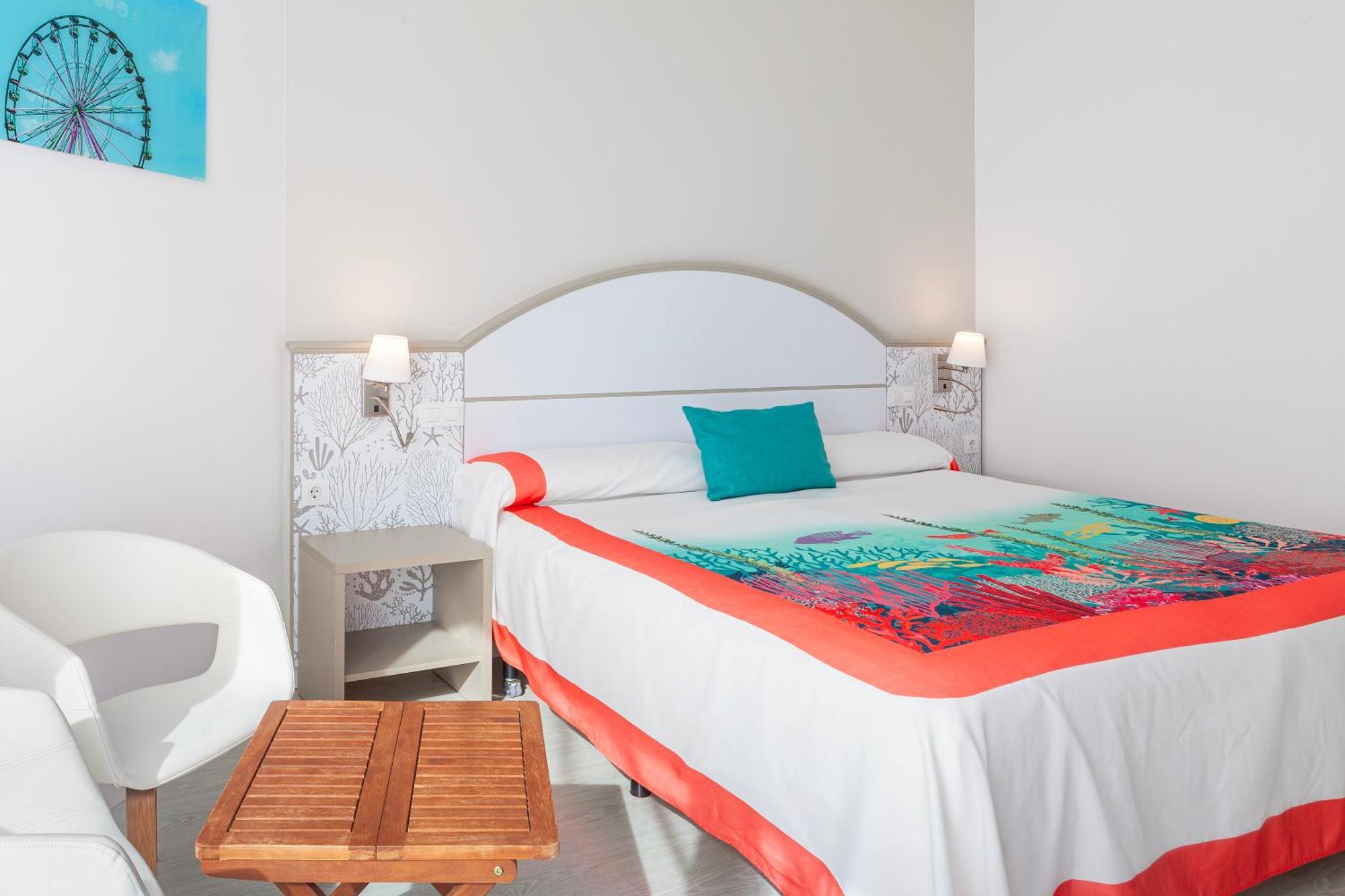 Chambre Double - Vue Latérale sur Mer