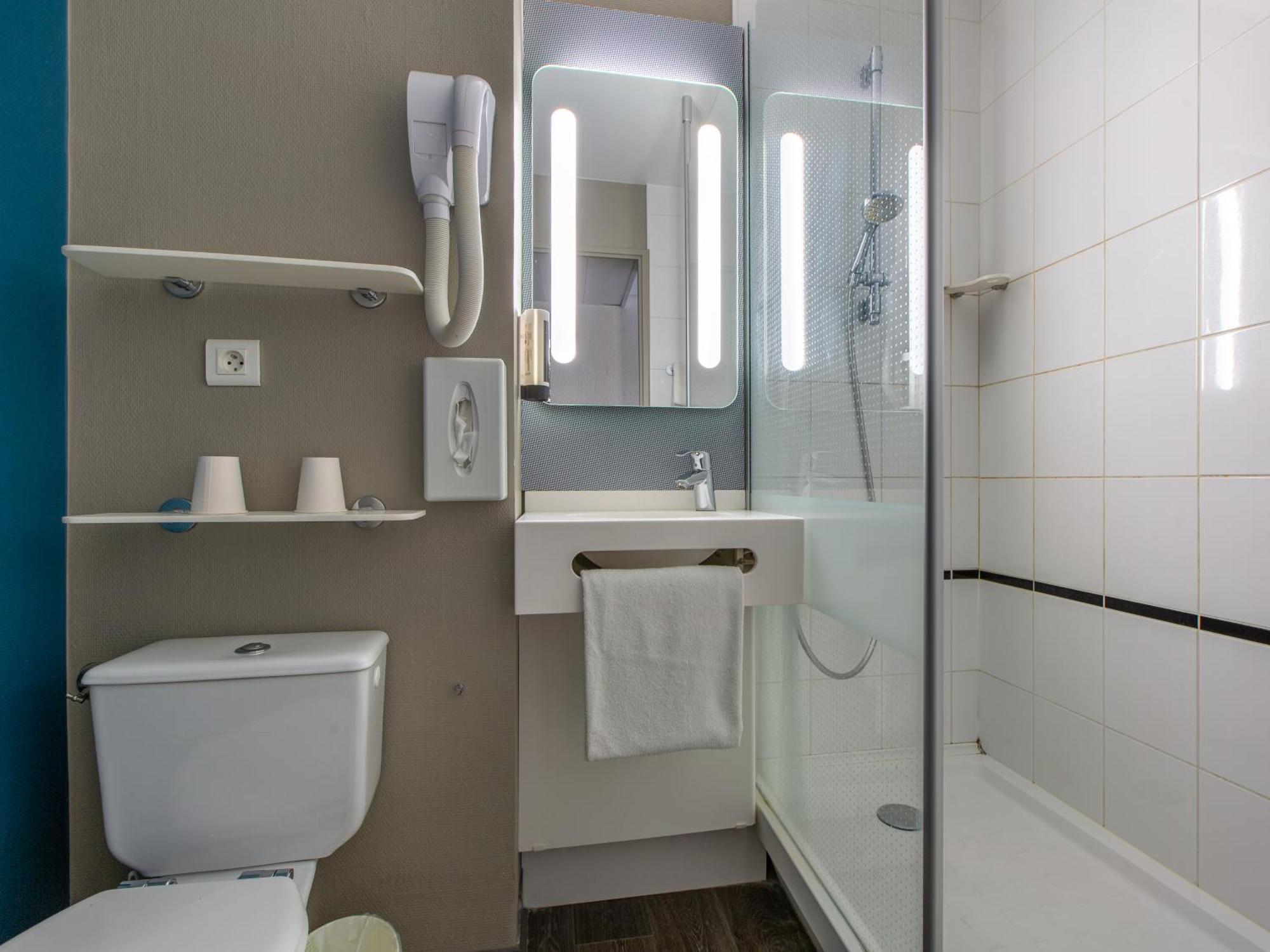 Twin Room,1636756868:JPEG
